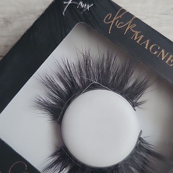 Lilly Lashes Faux Click Magnetic Lashes - Picture 6 of 6